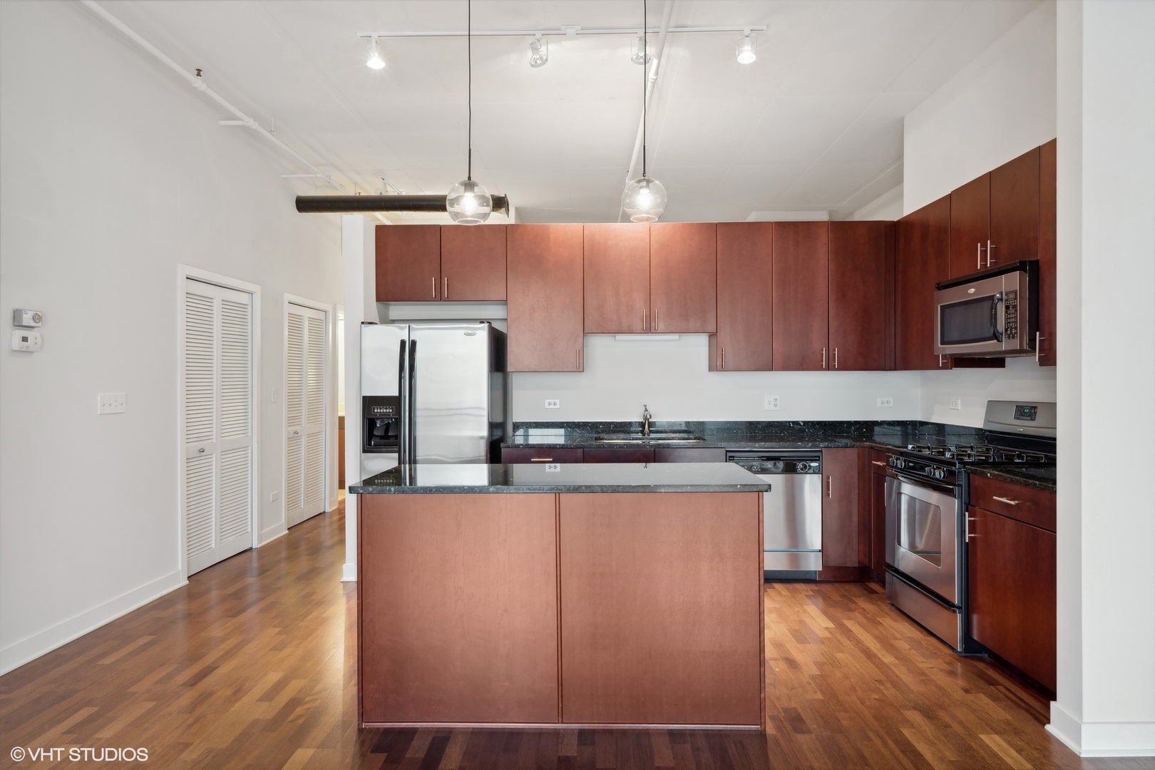 740 W Fulton Street Unit: 1107