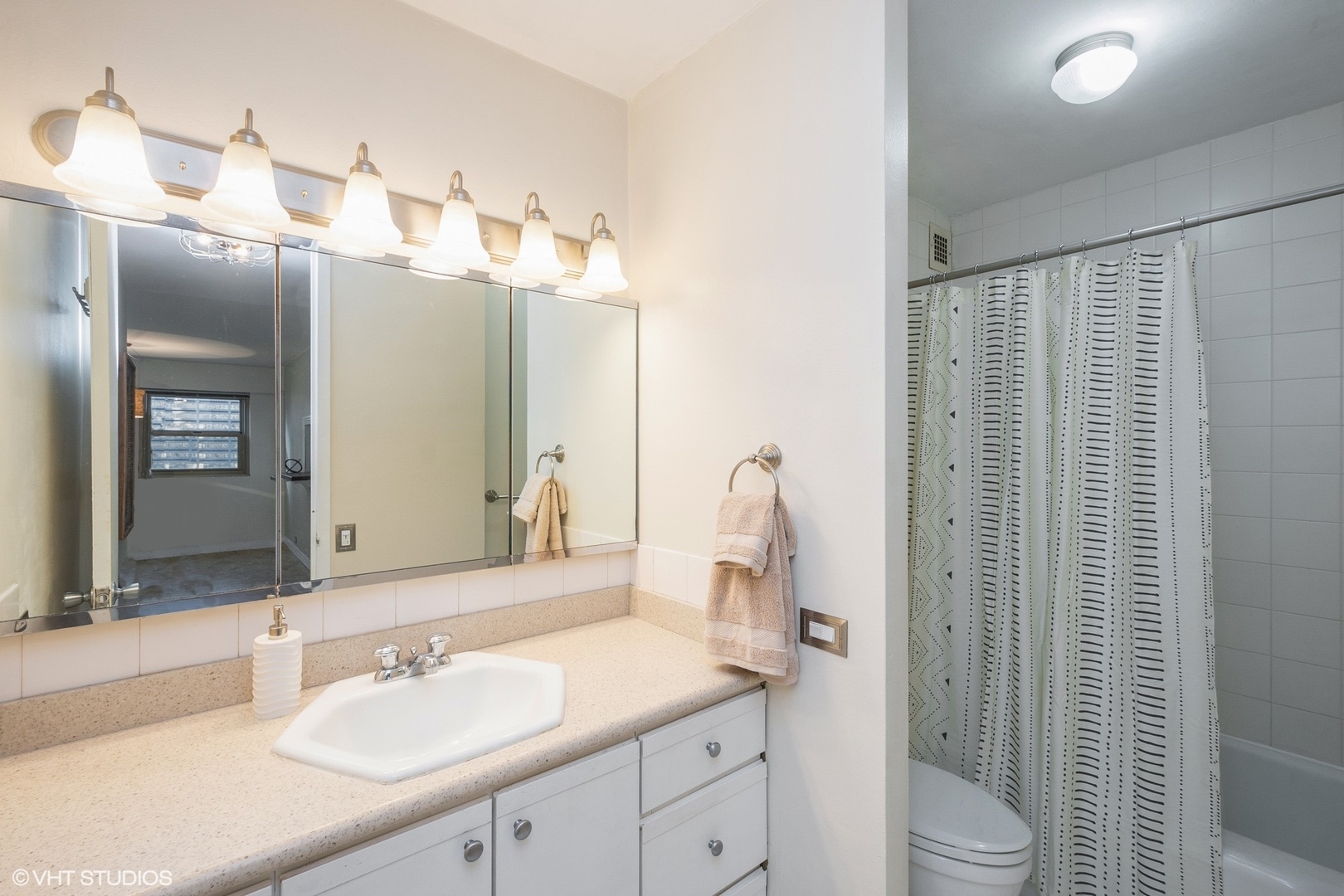 535 N Michigan Avenue Unit: 1808
