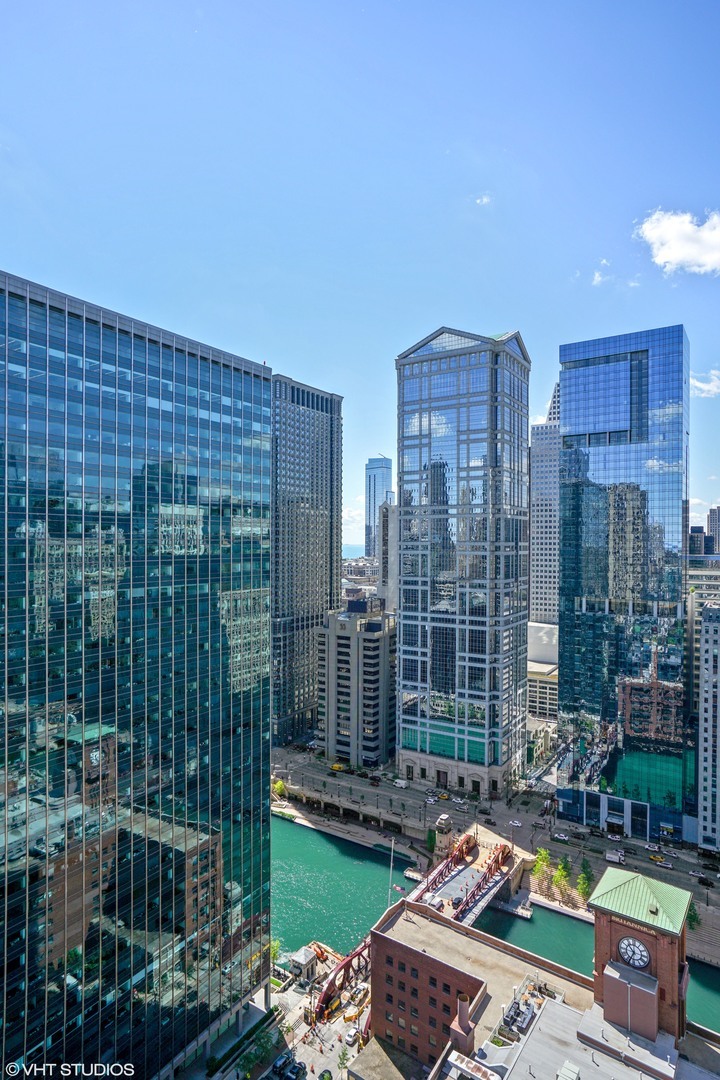 345 N La Salle Drive Unit: 1009