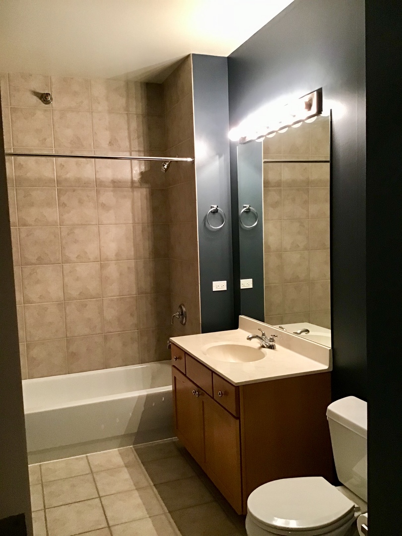 720 N Larrabee Street Unit: 1005