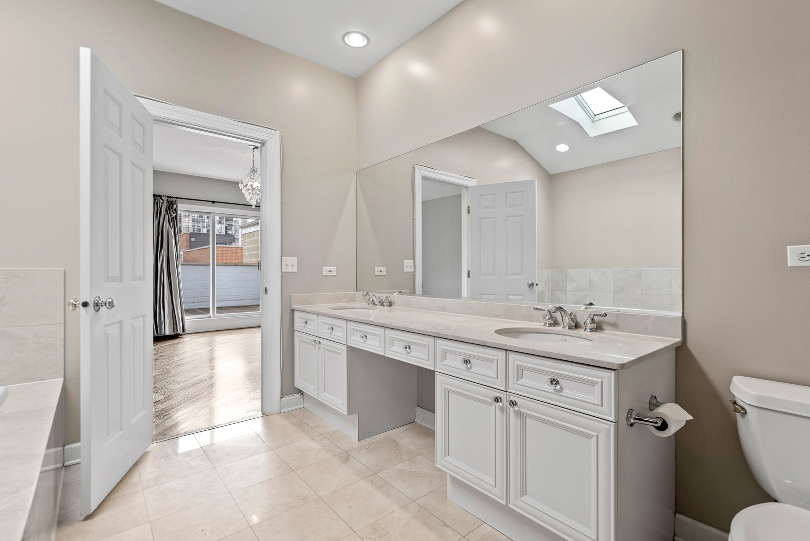1545 N NORTH PARK Avenue Unit: 3N