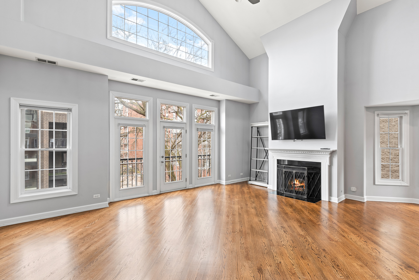 1545 N NORTH PARK Avenue Unit: 3N