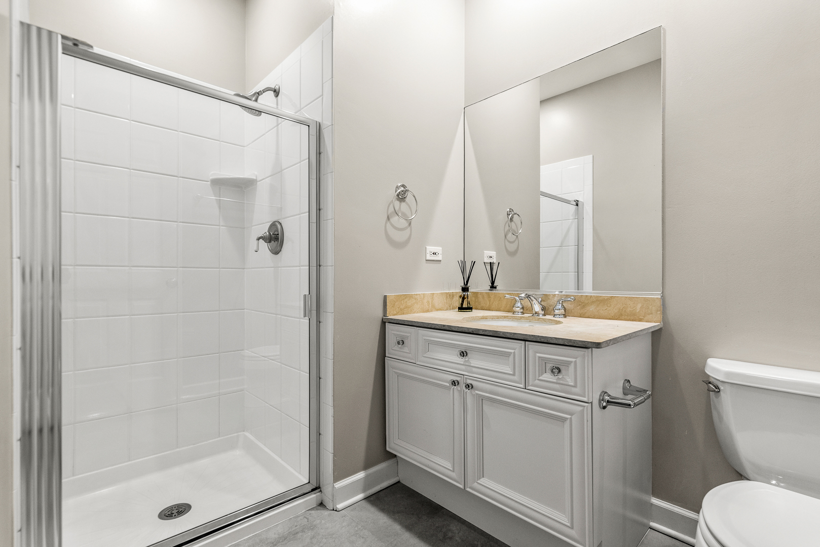 1545 N NORTH PARK Avenue Unit: 3N