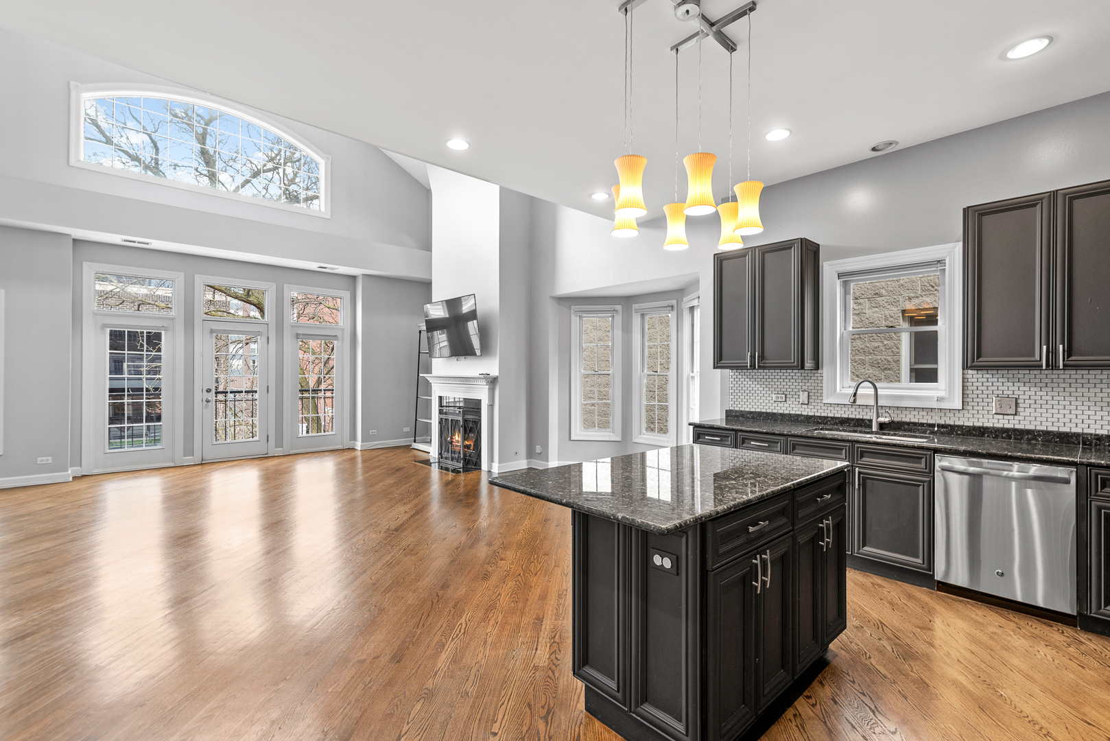 1545 N NORTH PARK Avenue Unit: 3N