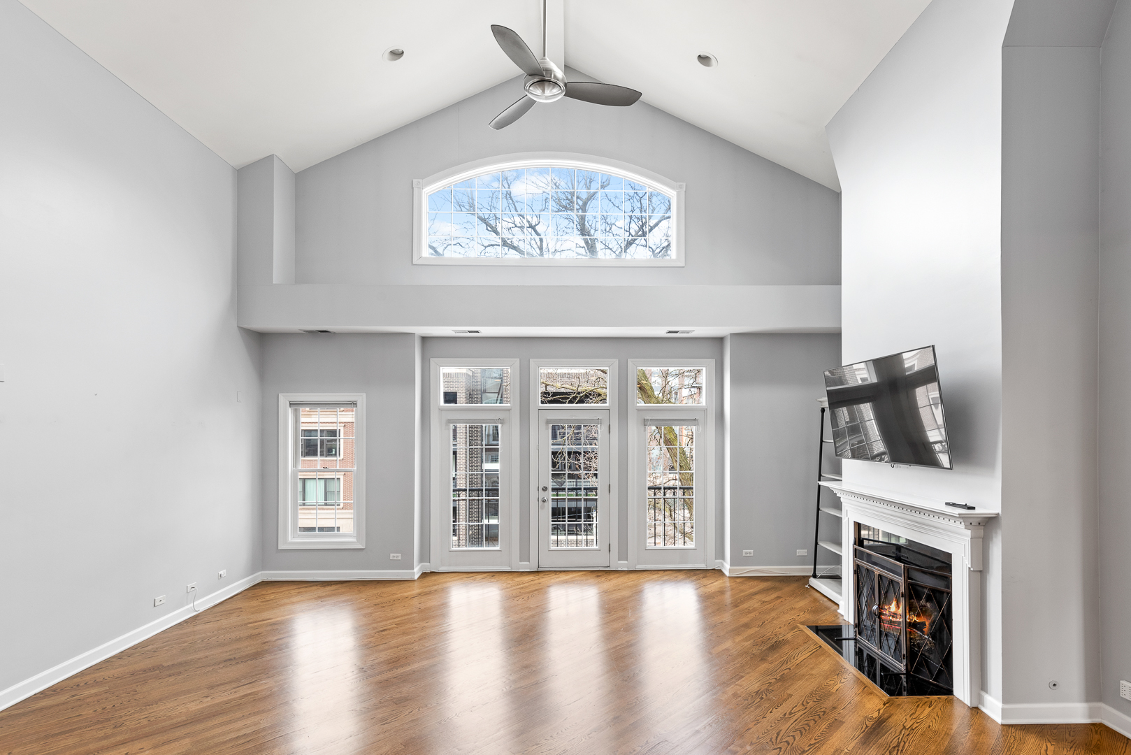 1545 N NORTH PARK Avenue Unit: 3N