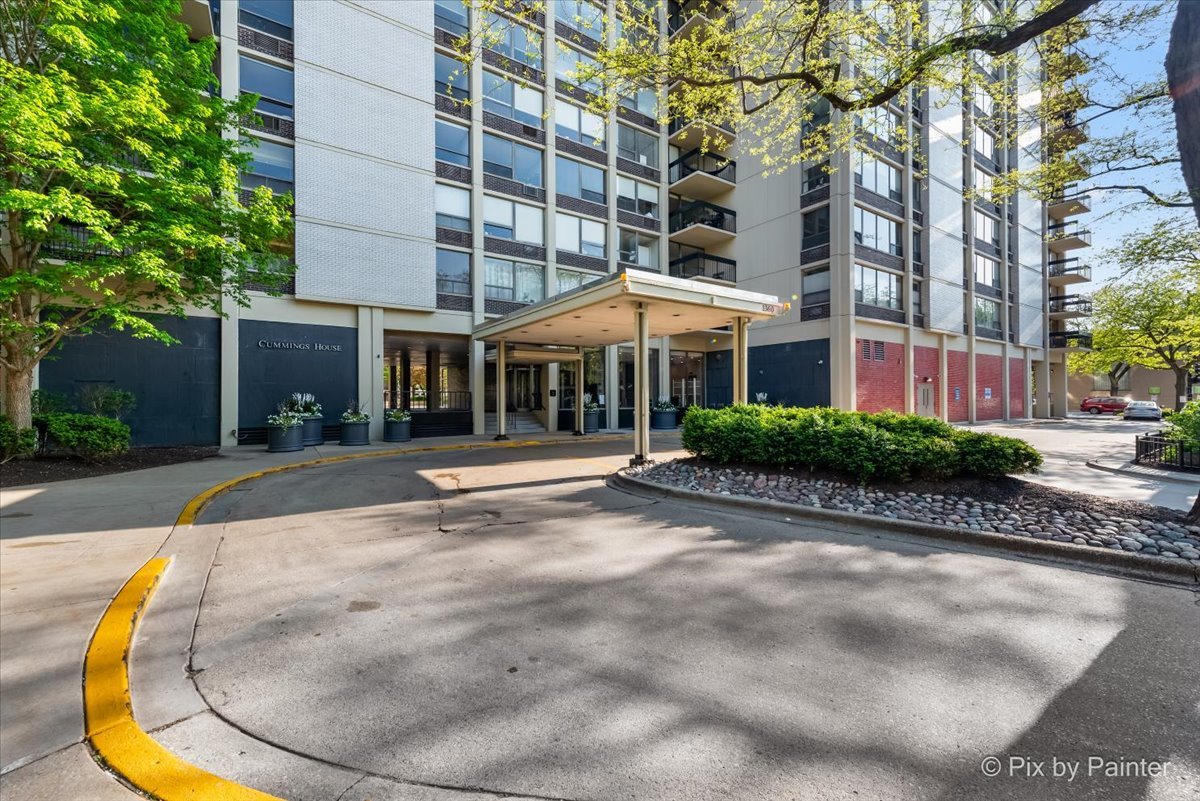 1360 N Sandburg Terrace Unit: 2203