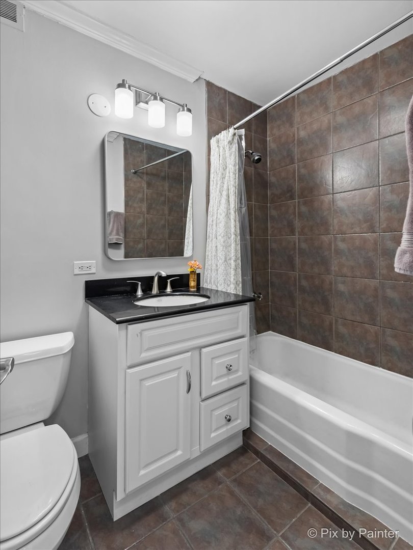 1360 N Sandburg Terrace Unit: 2203