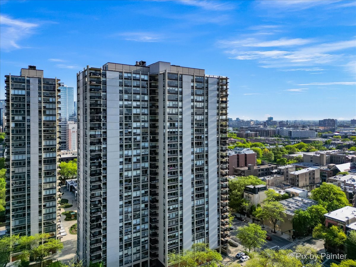 1360 N Sandburg Terrace Unit: 2203