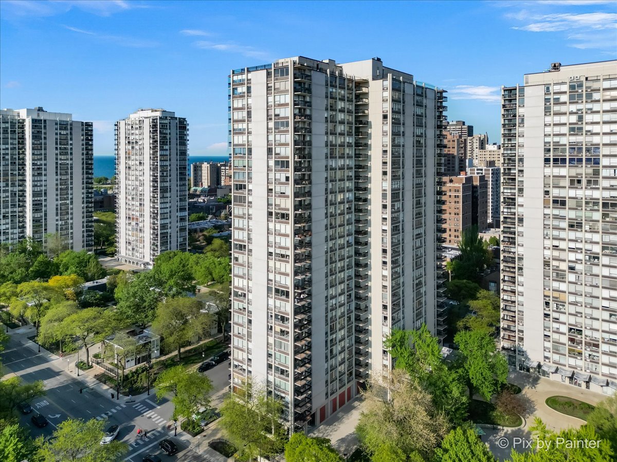 1360 N Sandburg Terrace Unit: 2203