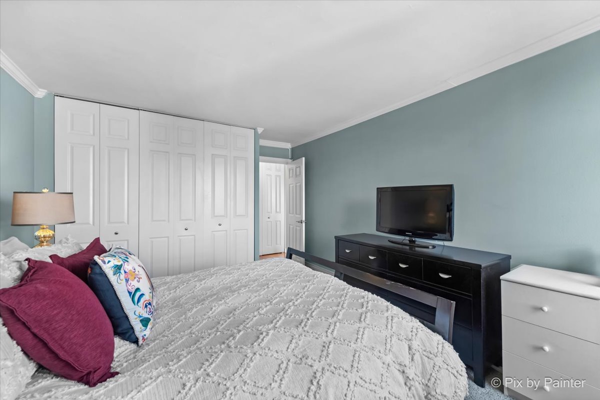 1360 N Sandburg Terrace Unit: 2203