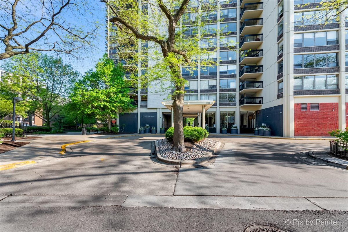 1360 N Sandburg Terrace Unit: 2203