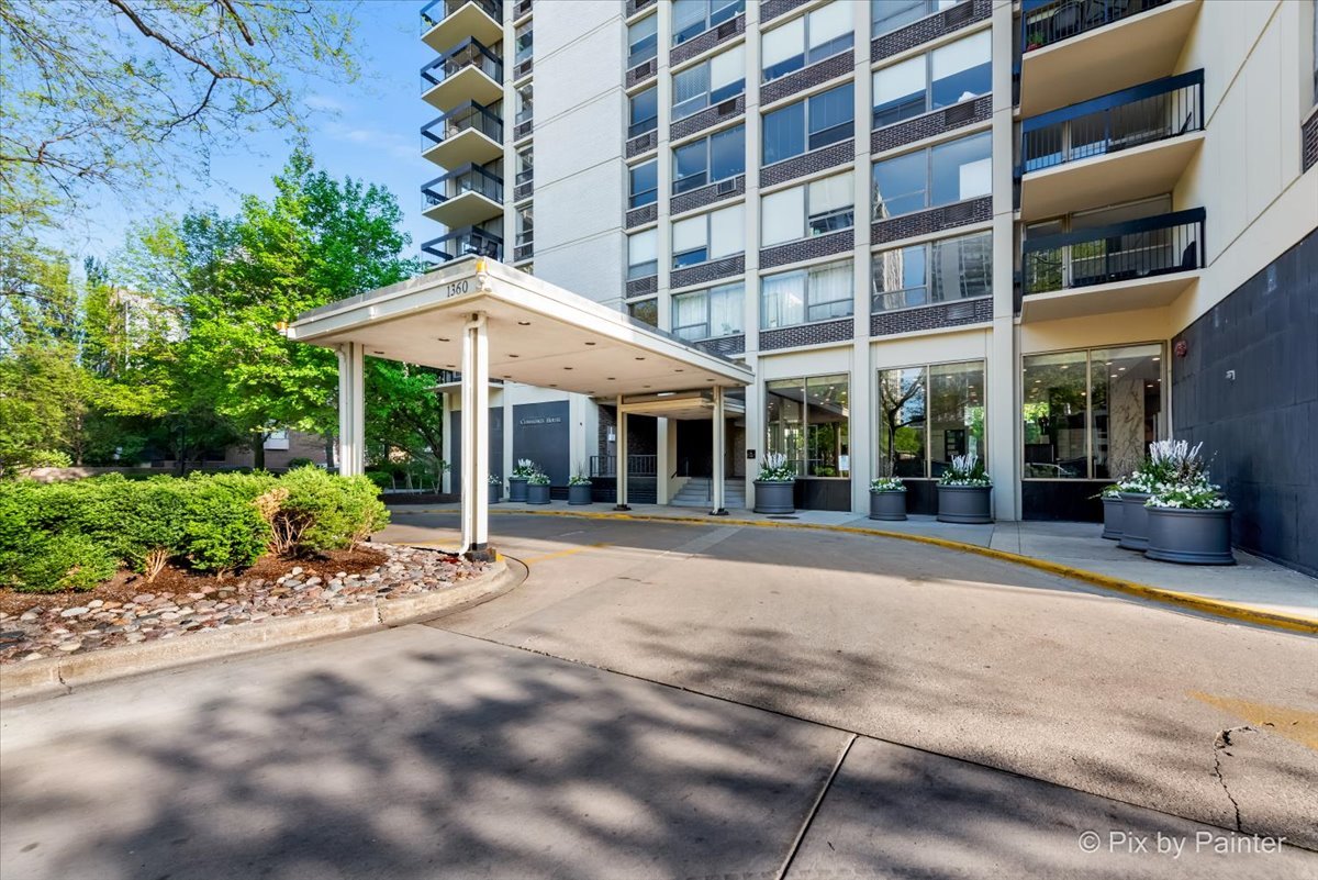 1360 N Sandburg Terrace Unit: 2203