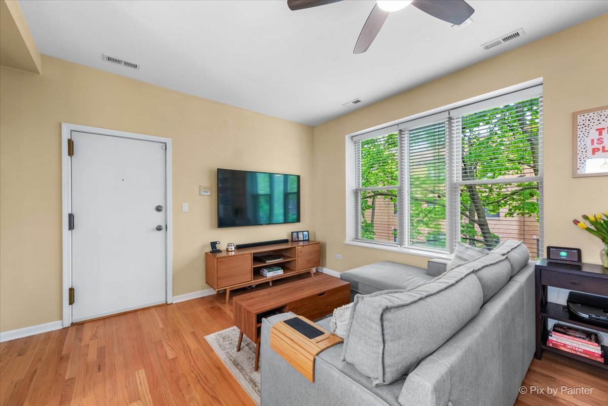 2550 N AVERS Avenue Unit: 2S