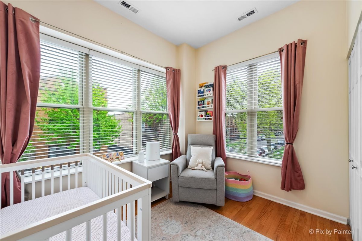 2550 N AVERS Avenue Unit: 2S