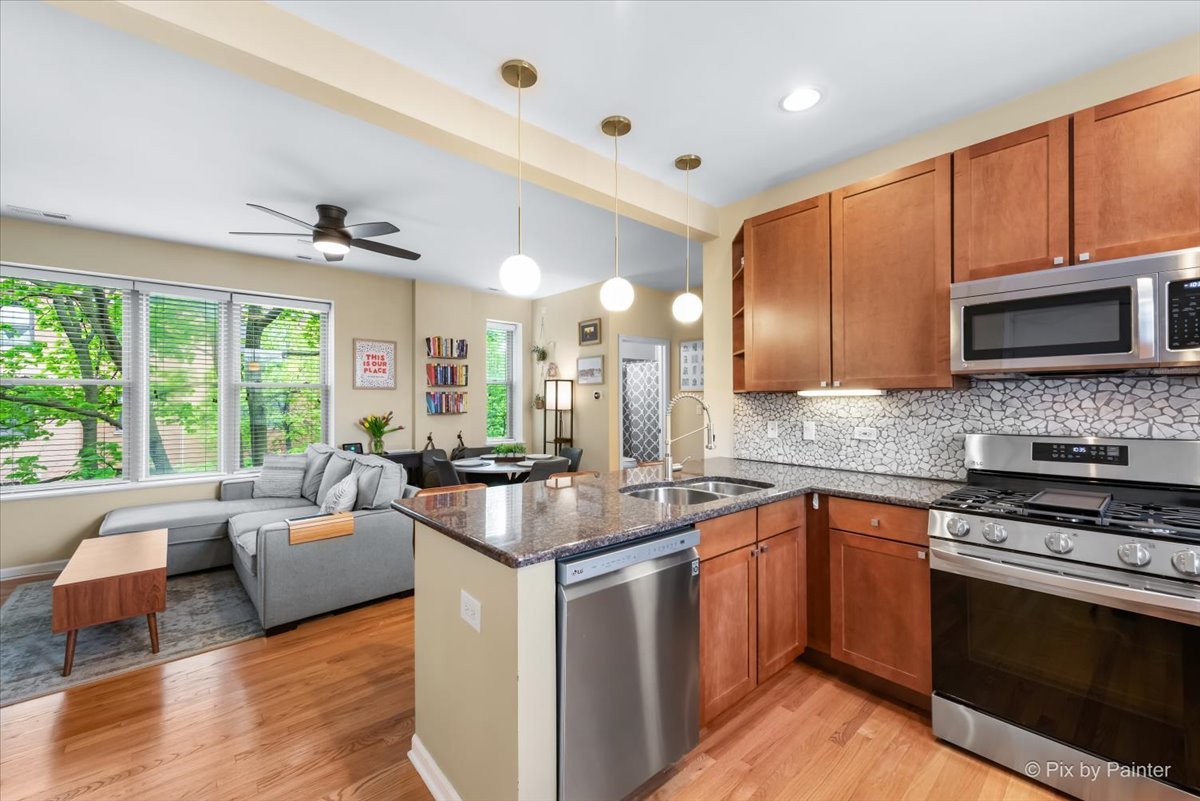 2550 N AVERS Avenue Unit: 2S