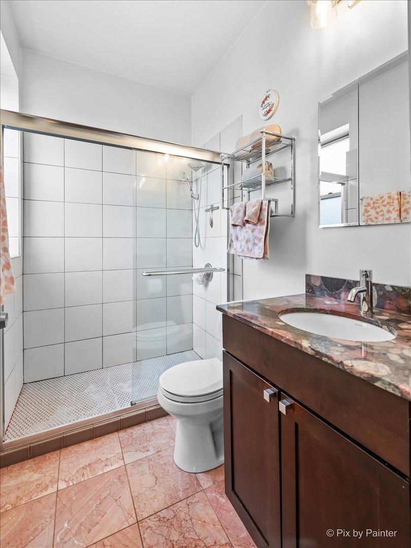 2550 N AVERS Avenue Unit: 2S