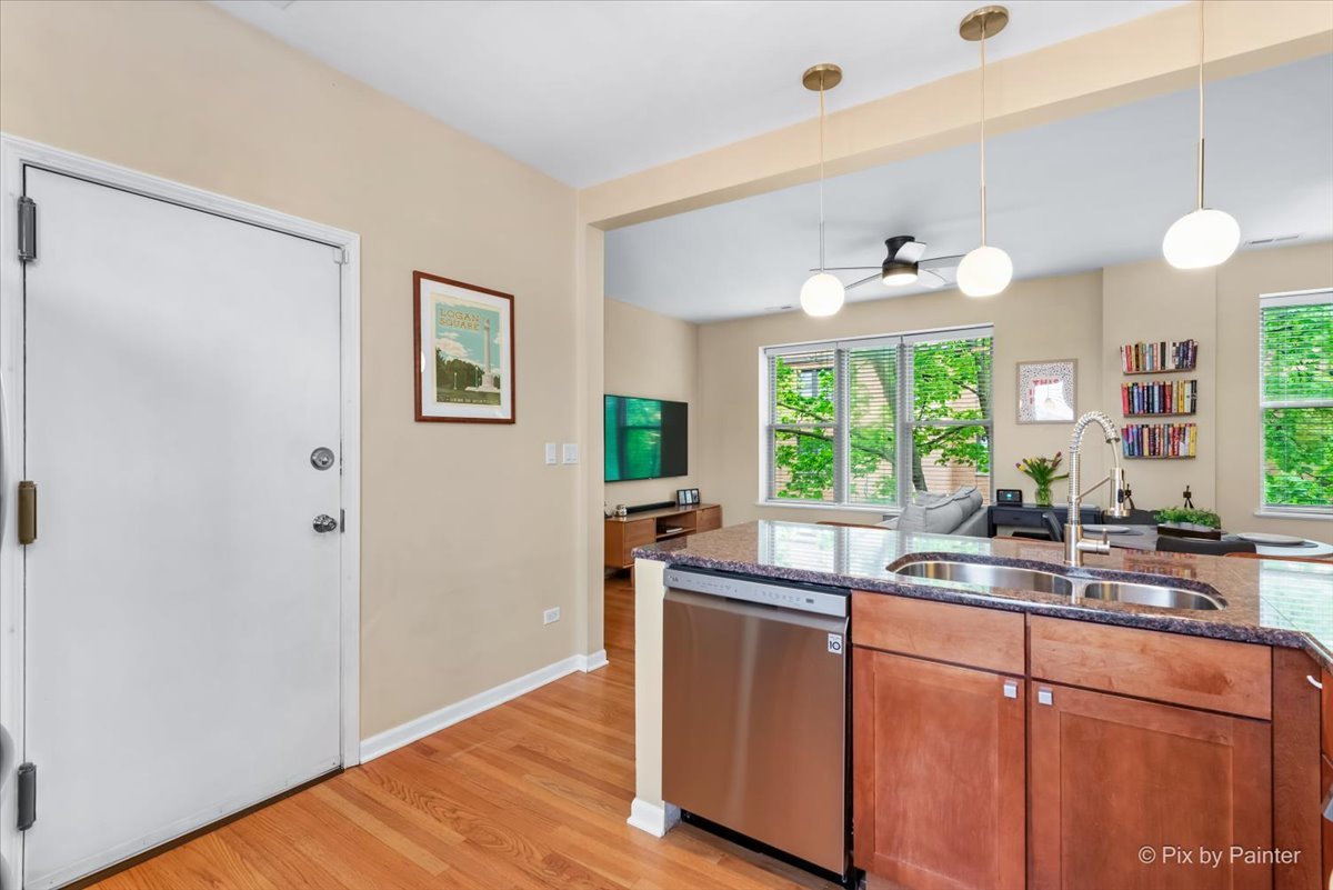 2550 N AVERS Avenue Unit: 2S