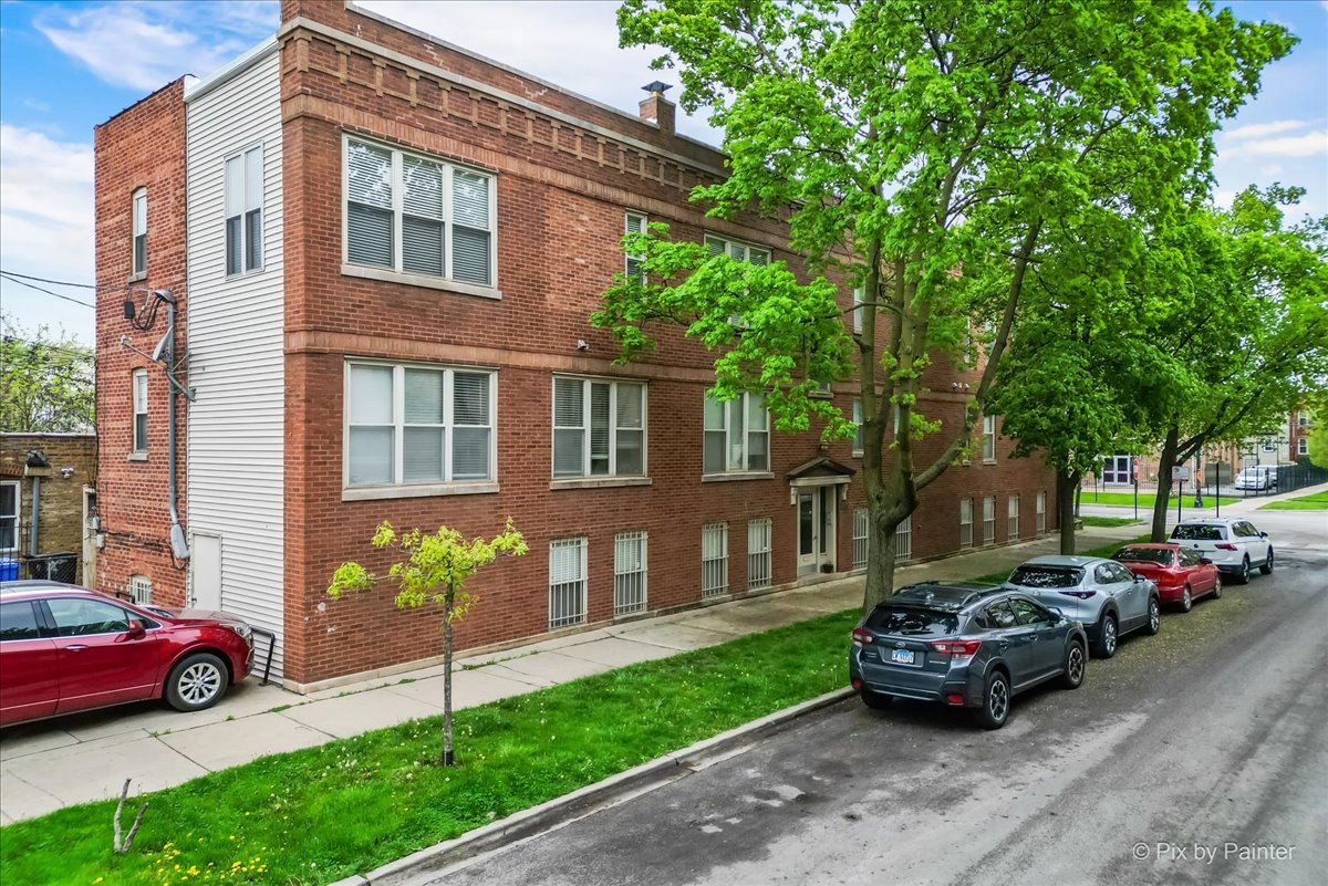 2550 N AVERS Avenue Unit: 2S