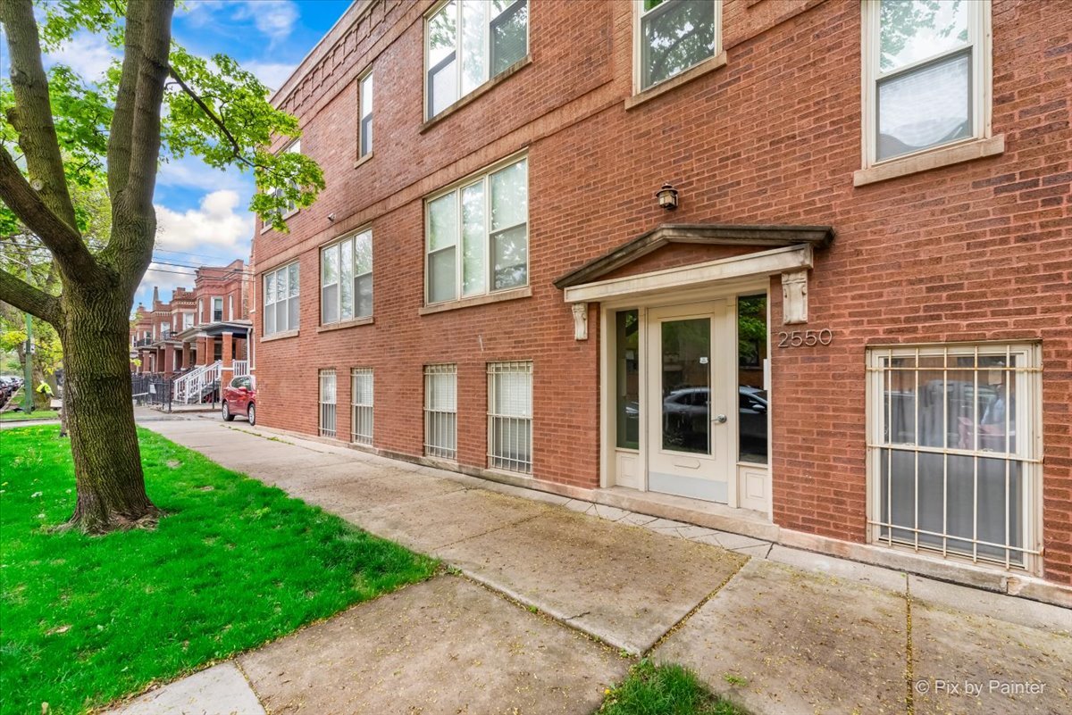 2550 N AVERS Avenue Unit: 2S