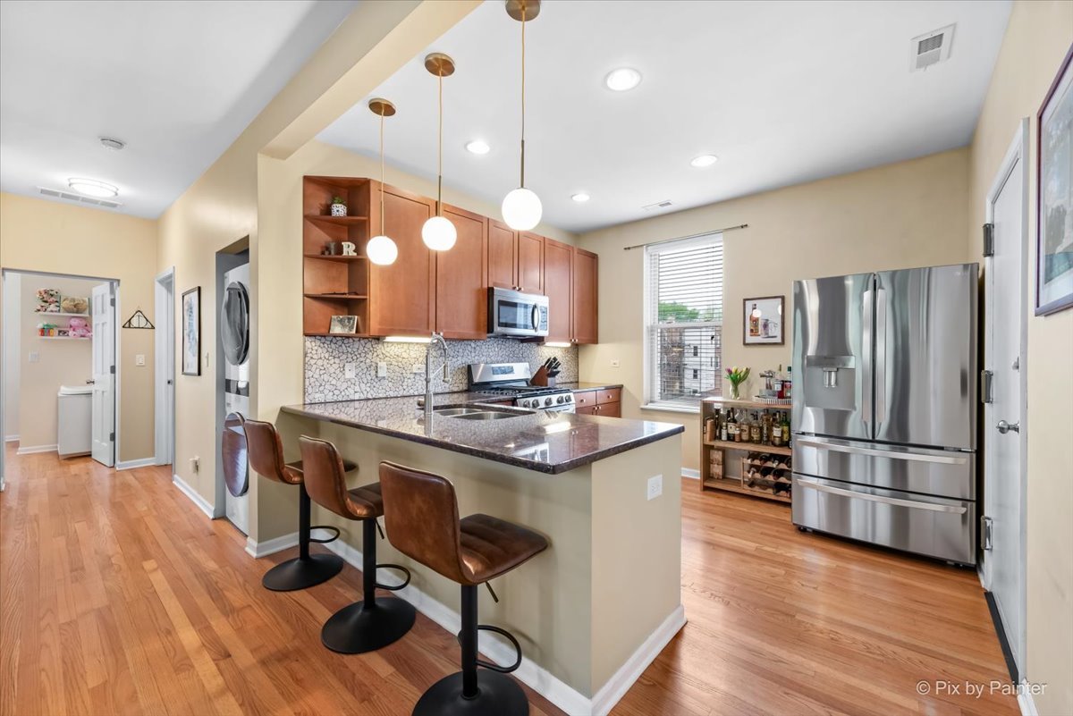 2550 N AVERS Avenue Unit: 2S