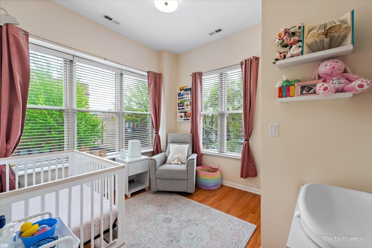 2550 N AVERS Avenue Unit: 2S