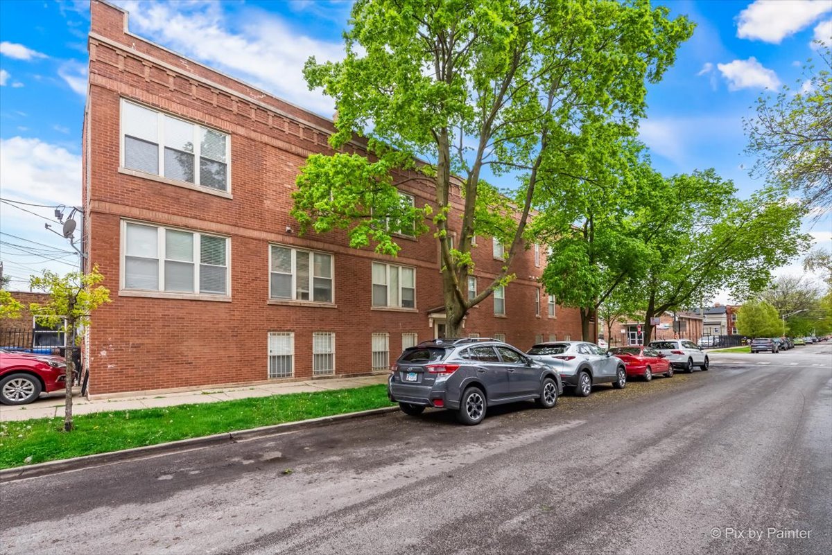 2550 N AVERS Avenue Unit: 2S