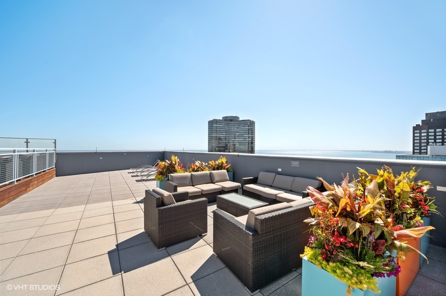 600 N Lake Shore Drive Unit: 1412