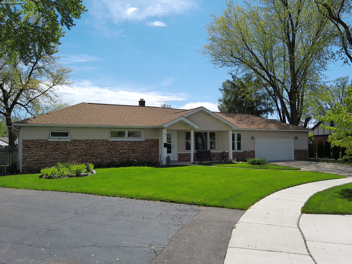 1881 Paula Lane
