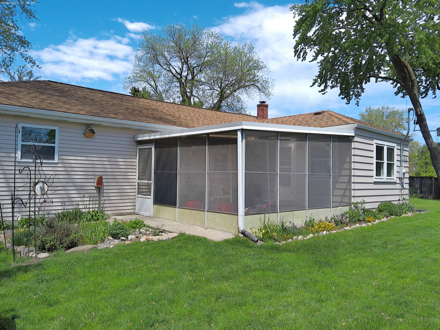 1881 Paula Lane