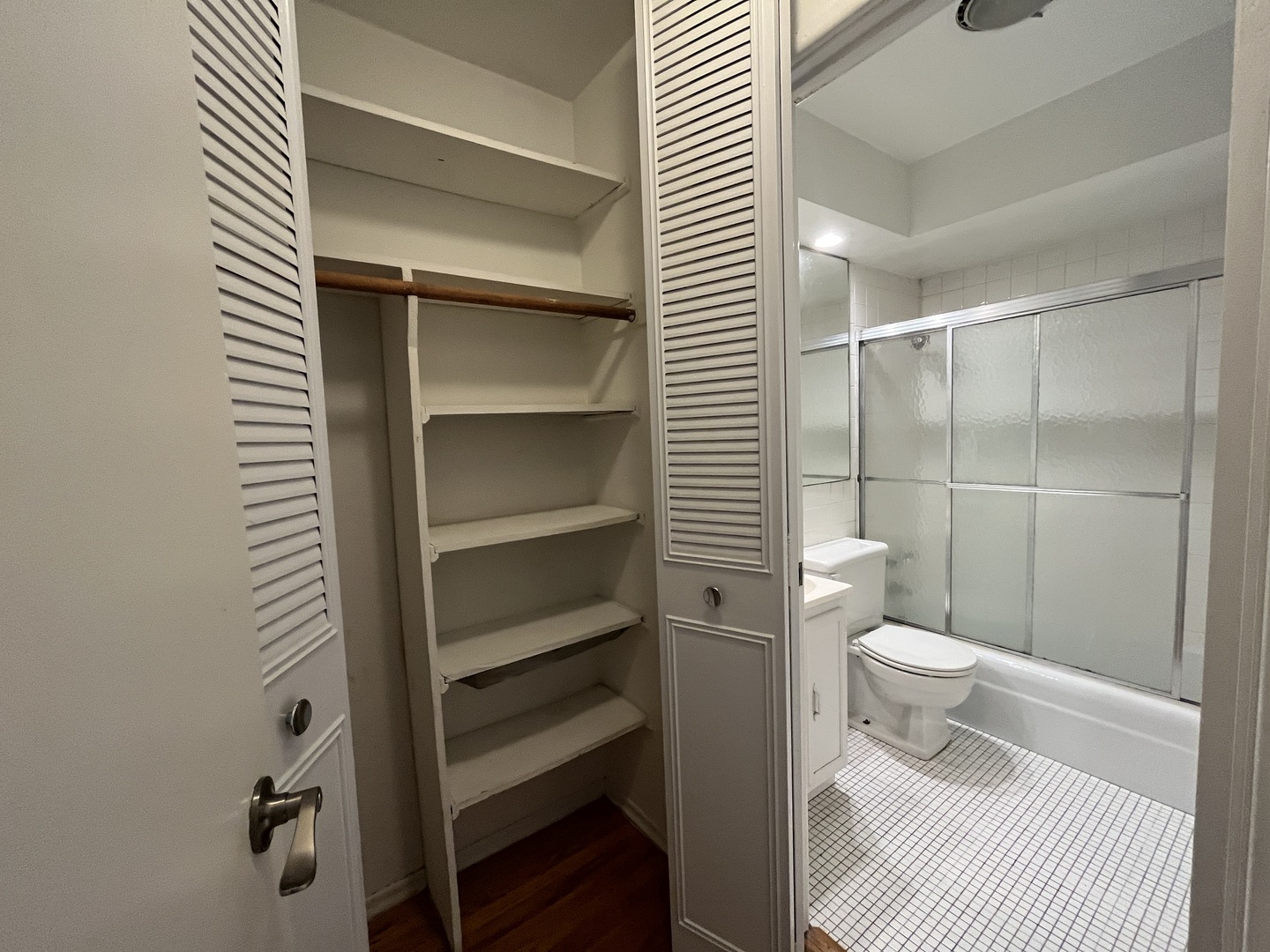 736 W Buena Avenue Unit: 301