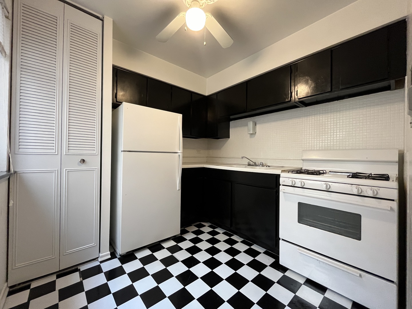 736 W Buena Avenue Unit: 301