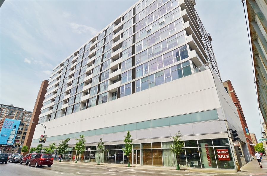 630 N Franklin Street Unit: 813