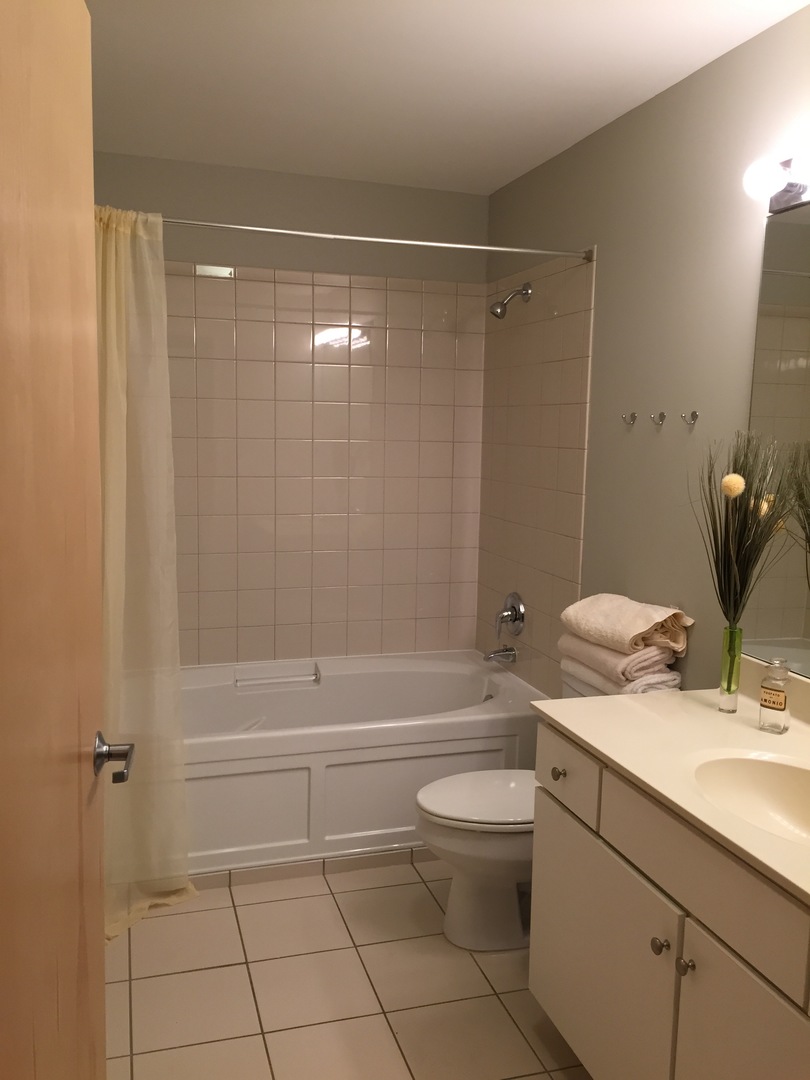 630 N Franklin Street Unit: 813