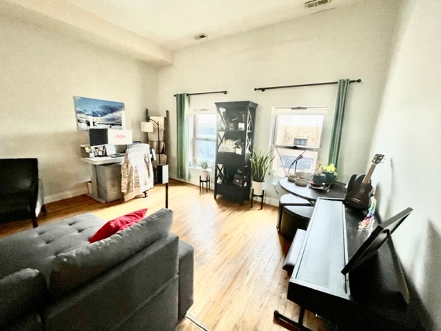 1459 N MILWAUKEE Avenue Unit: 4A