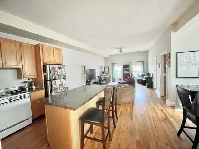 1459 N MILWAUKEE Avenue Unit: 4A