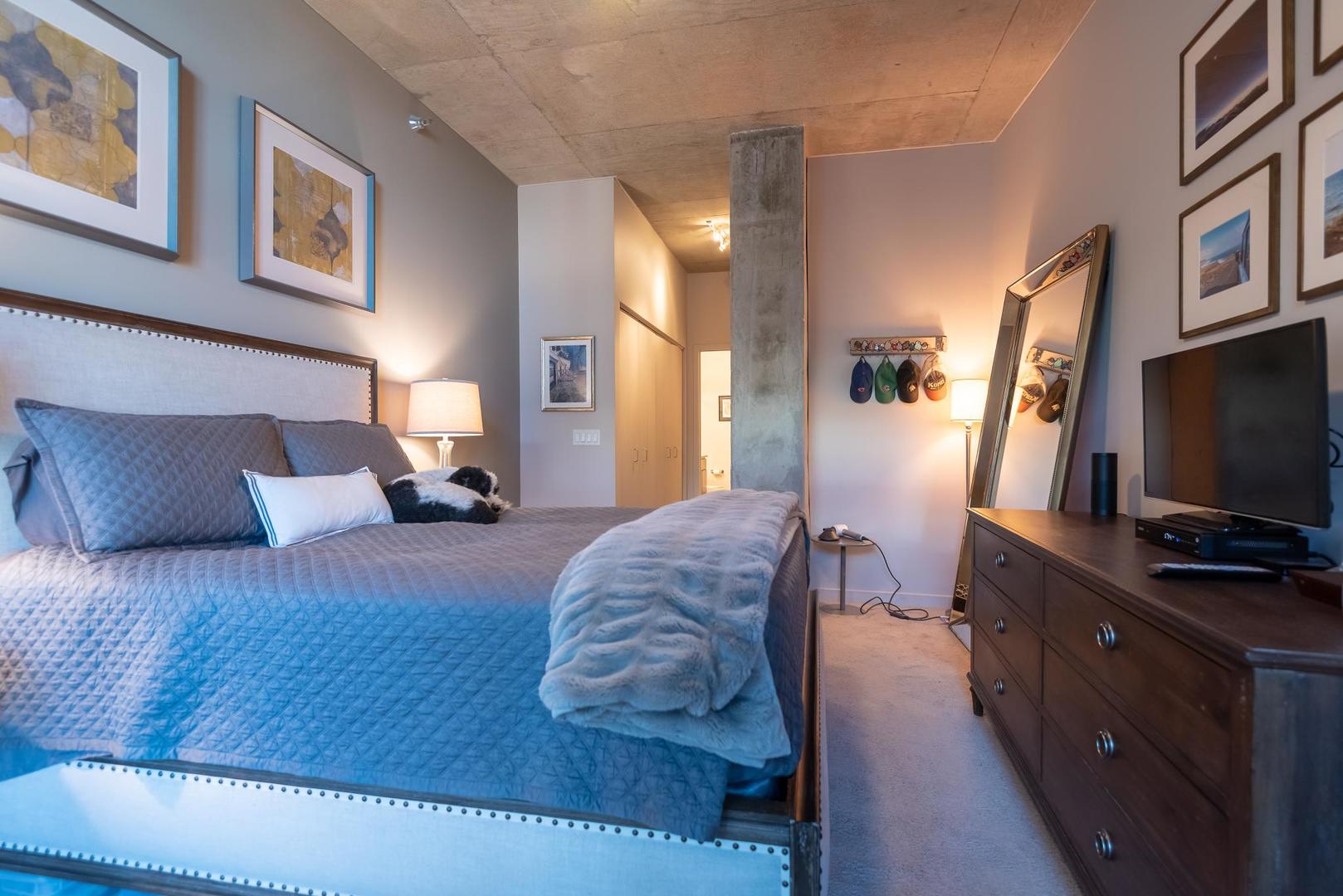 700 N Larrabee Street Unit: 1502