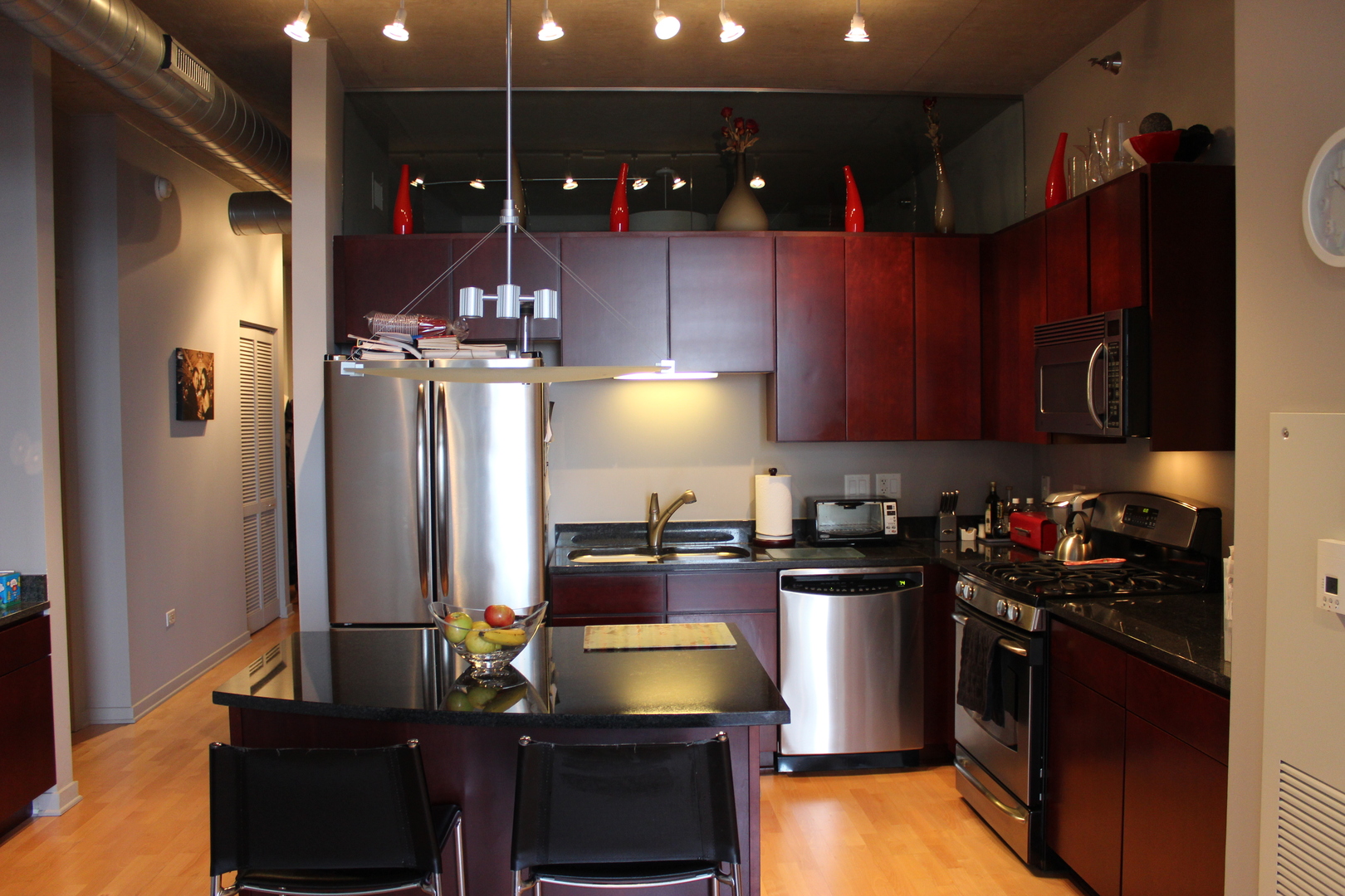 700 N Larrabee Street Unit: 1502