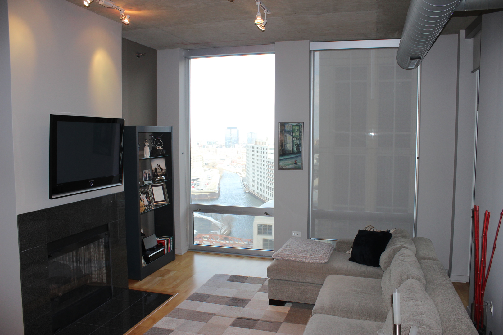 700 N Larrabee Street Unit: 1502