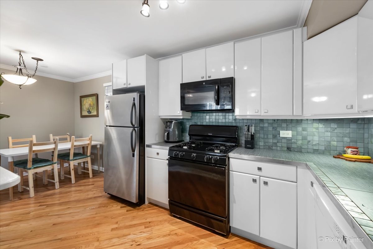 1920 W Dickens Avenue Unit: 2C