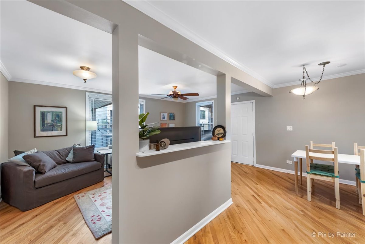 1920 W Dickens Avenue Unit: 2C