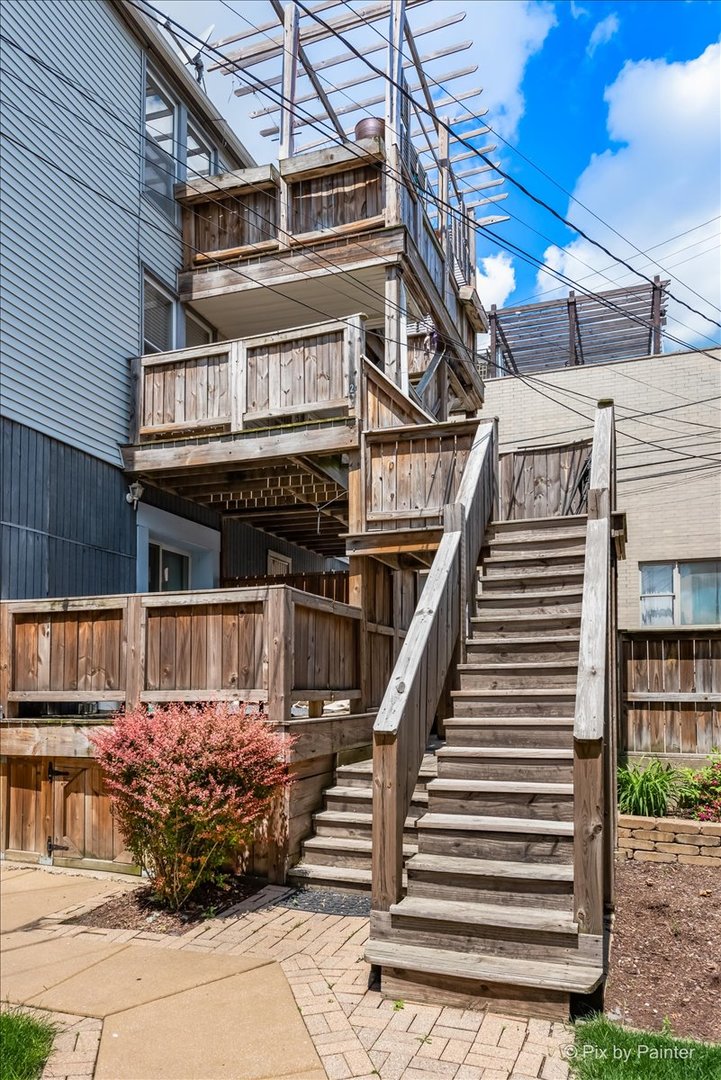 1920 W Dickens Avenue Unit: 2C