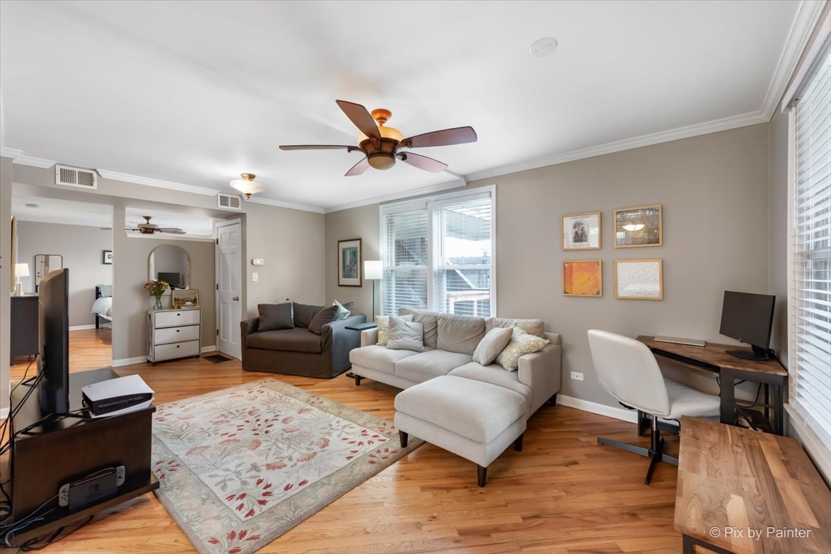1920 W Dickens Avenue Unit: 2C