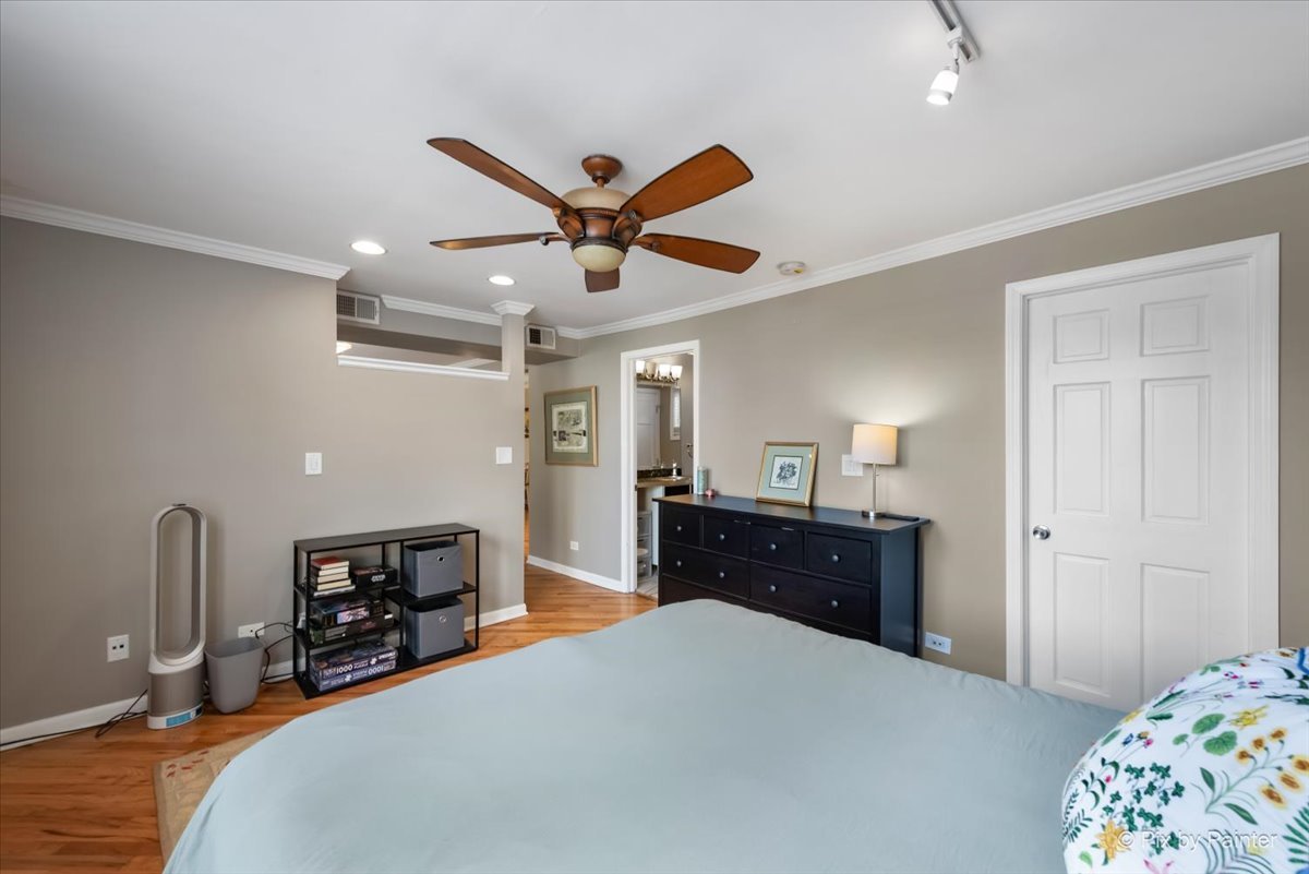 1920 W Dickens Avenue Unit: 2C