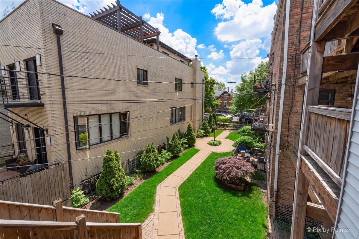 1920 W Dickens Avenue Unit: 2C