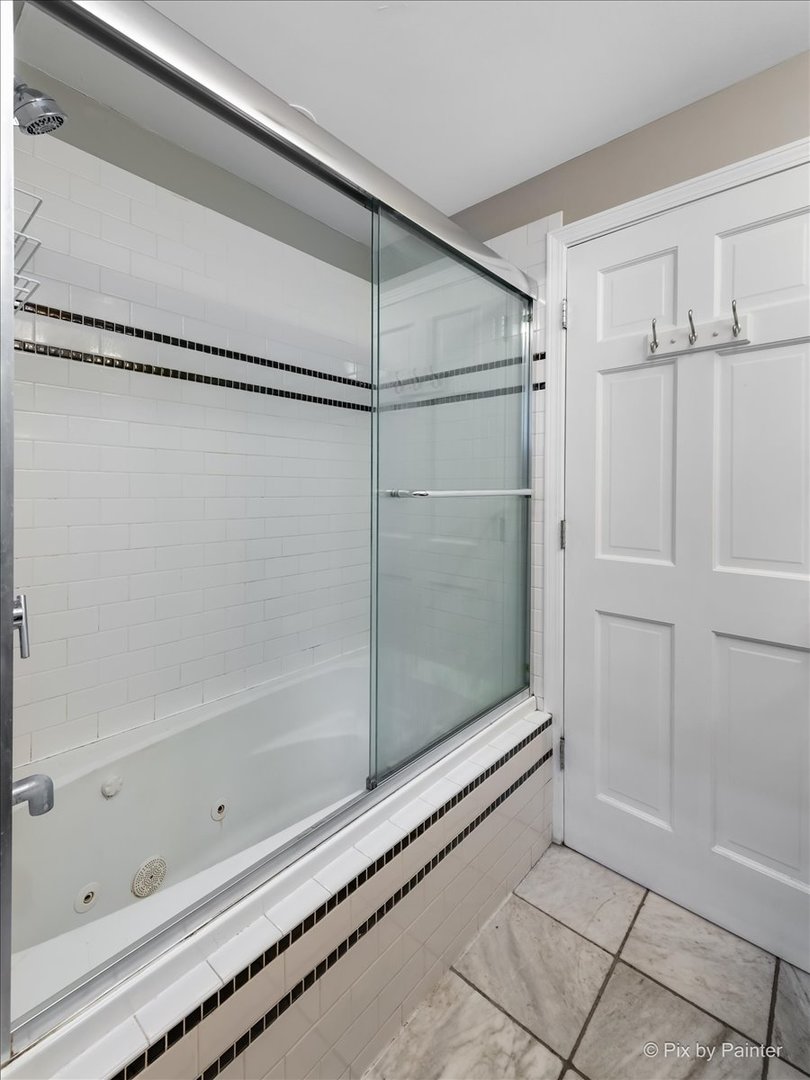 1920 W Dickens Avenue Unit: 2C