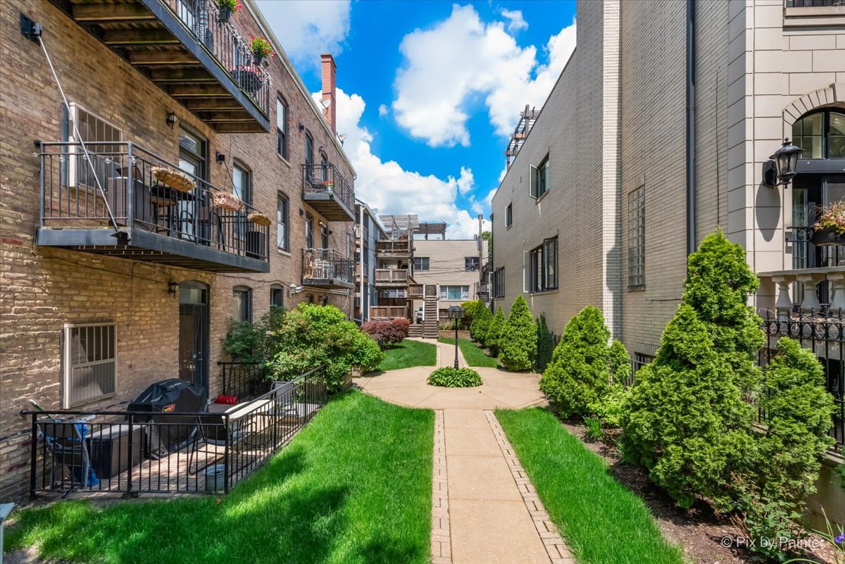 1920 W Dickens Avenue Unit: 2C