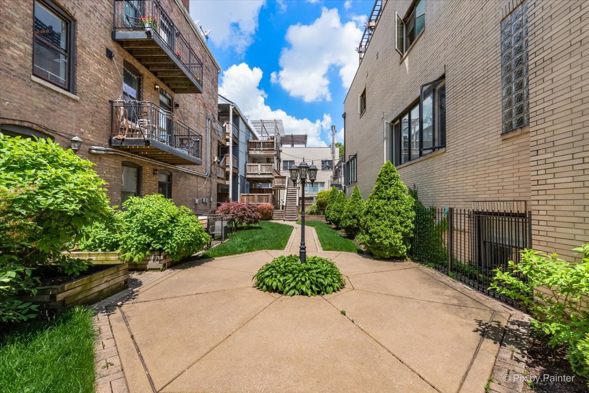 1920 W Dickens Avenue Unit: 2C