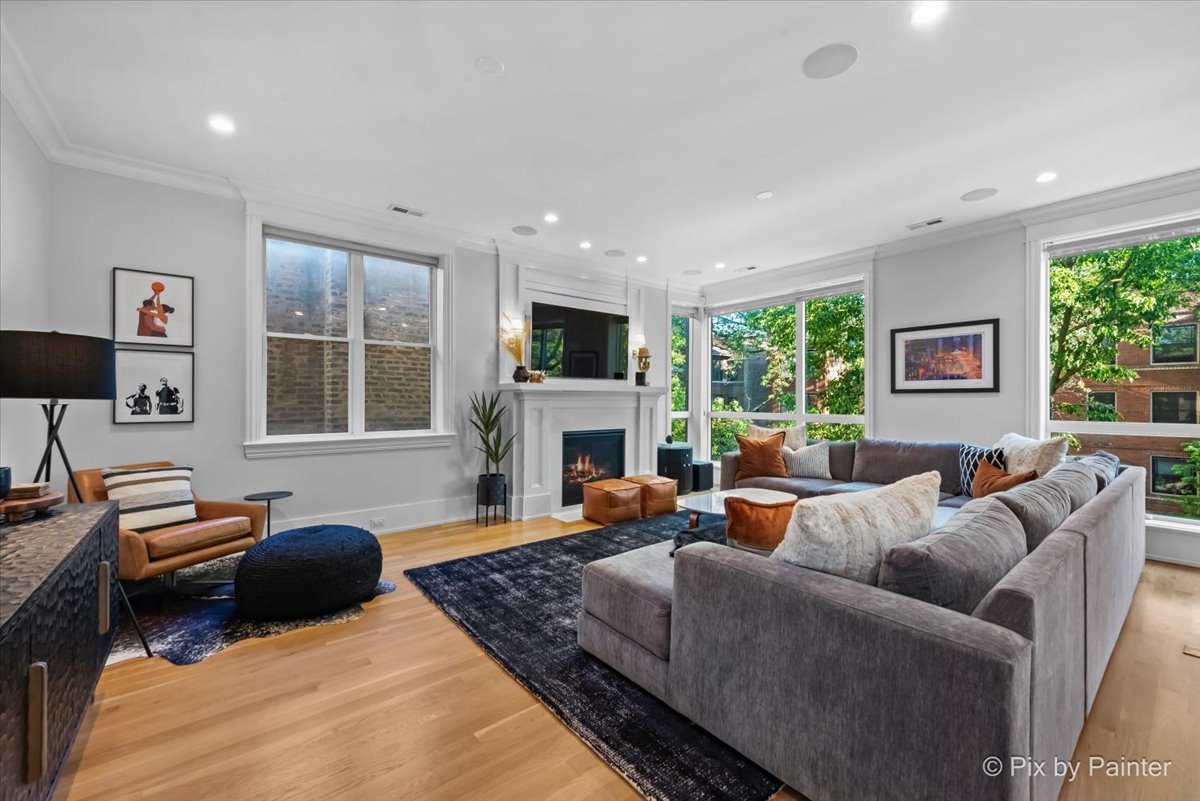 1438 W Catalpa Avenue Unit: 301