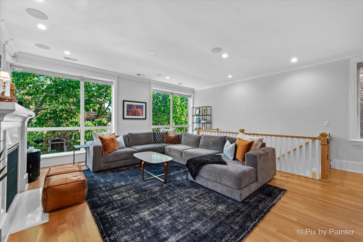 1438 W Catalpa Avenue Unit: 301