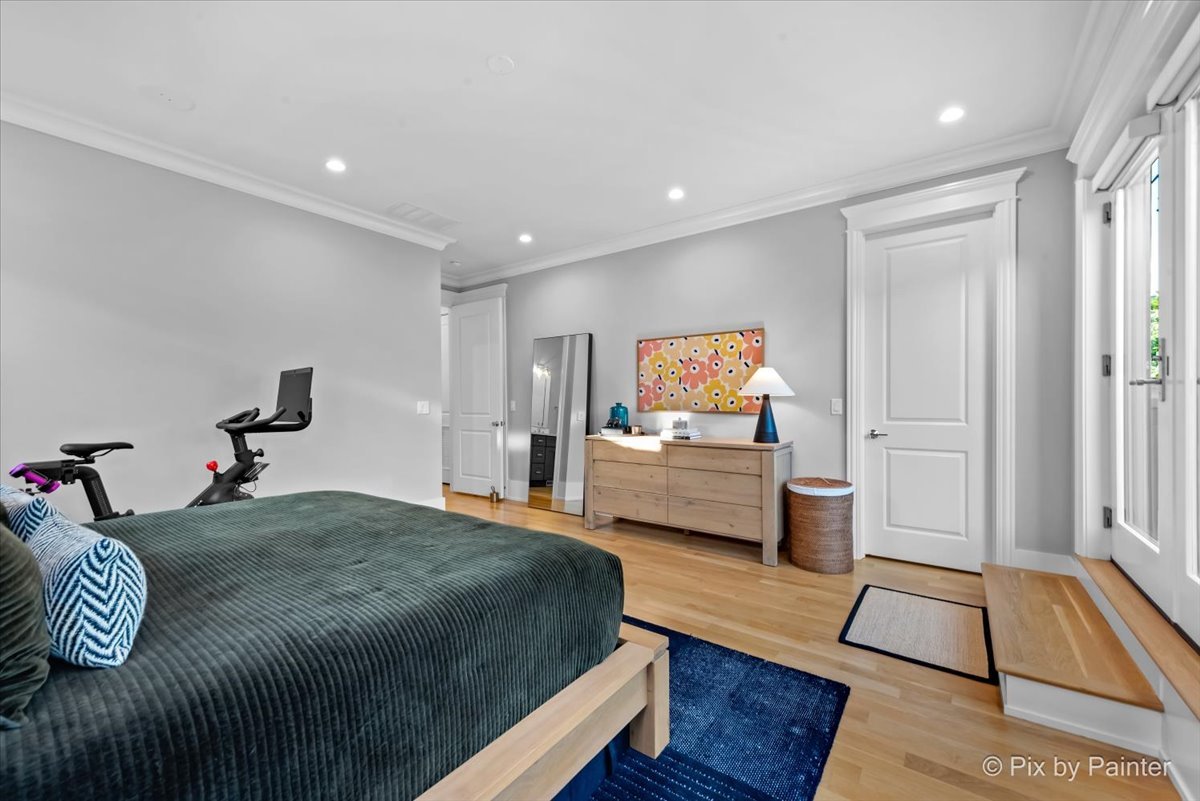 1438 W Catalpa Avenue Unit: 301